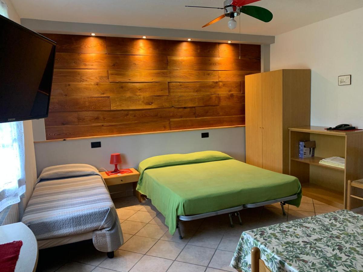 Agriturismo Gli Ulivi ガルレンダ エクステリア 写真