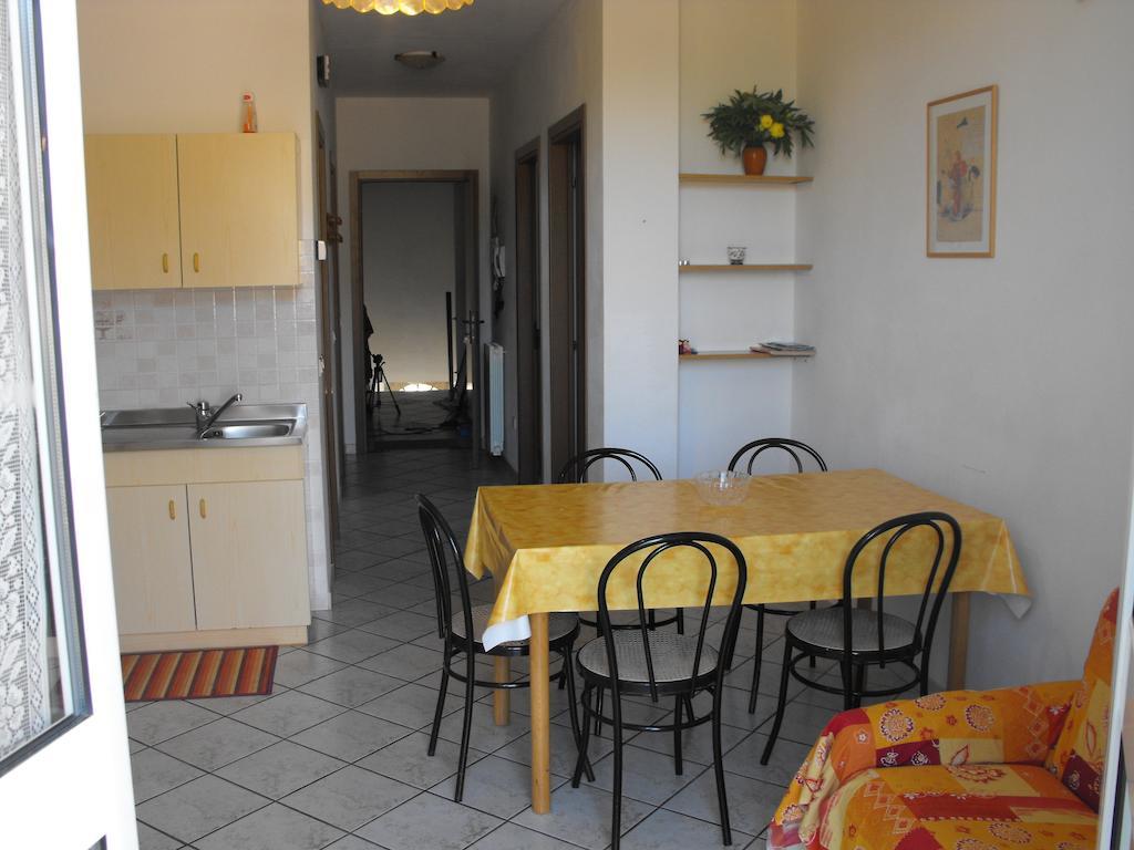 Agriturismo Gli Ulivi ガルレンダ エクステリア 写真